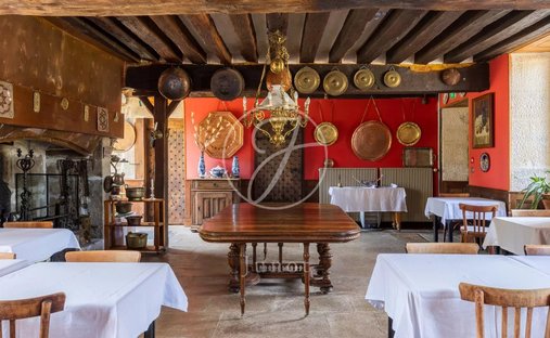 Castle for Sale in Avallon, Bourgogne-Franche-Comté, France