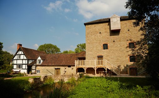 Country House in Cradley, England 1