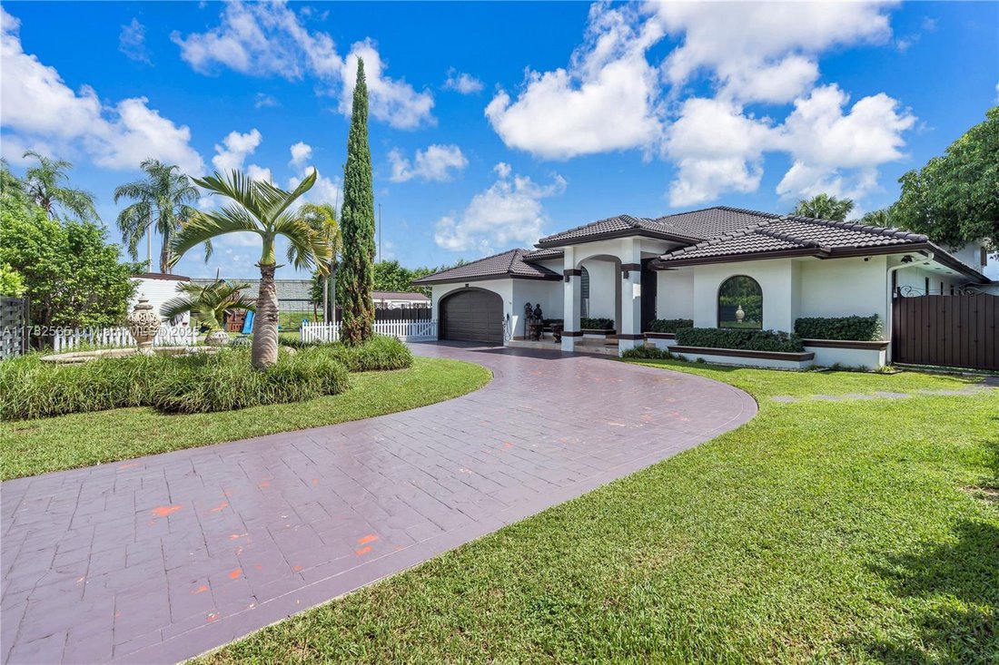 House in Miami, Florida, United States 3 - 16367934