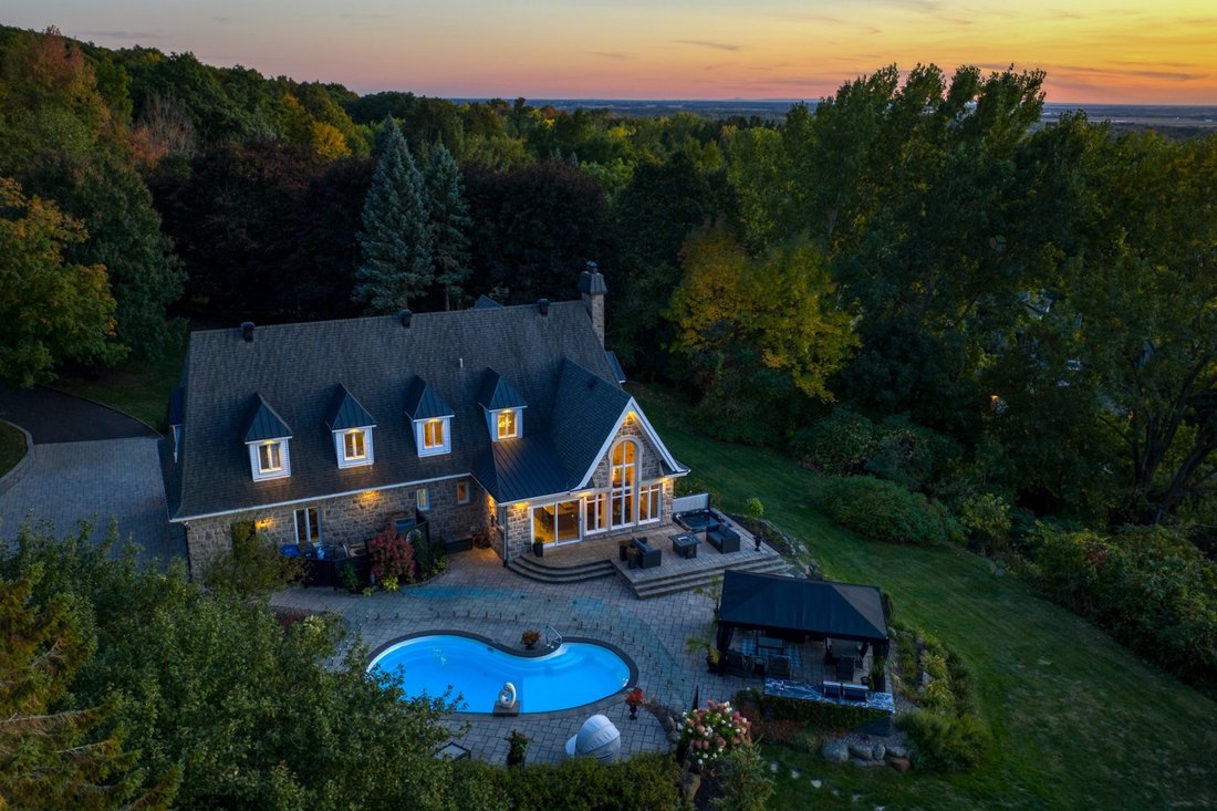 House in Mont-Saint-Hilaire, Quebec, Canada 5 - 16372776