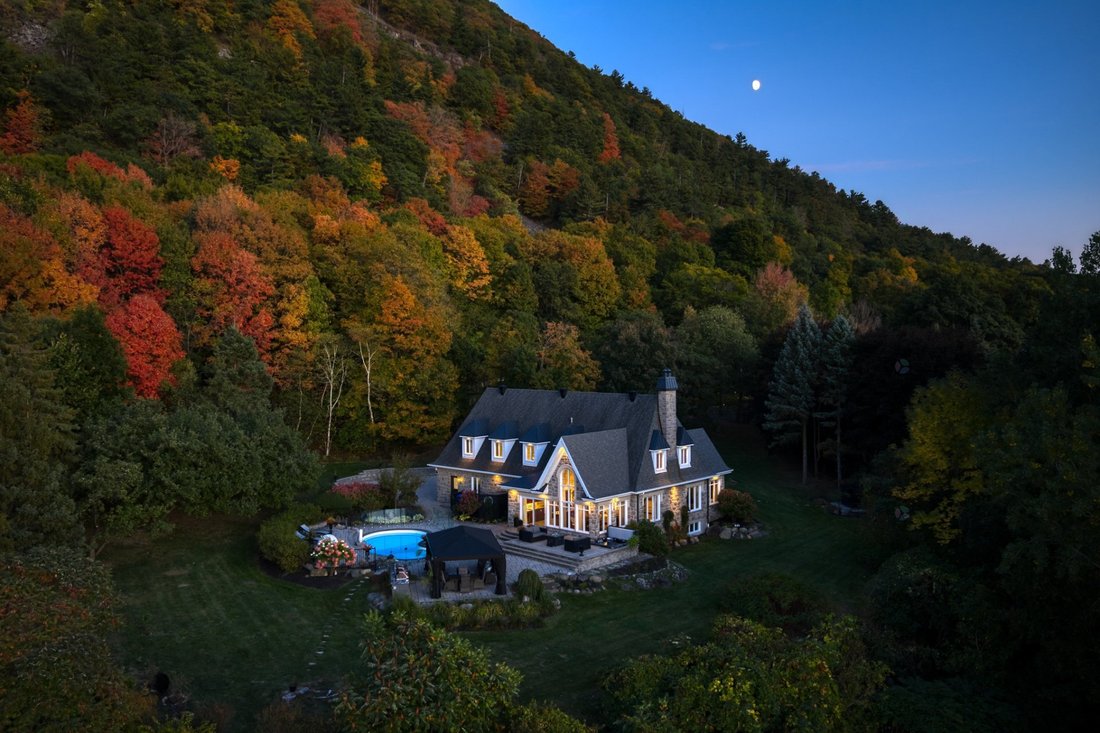 House in Mont-Saint-Hilaire, Quebec, Canada 4 - 16372776