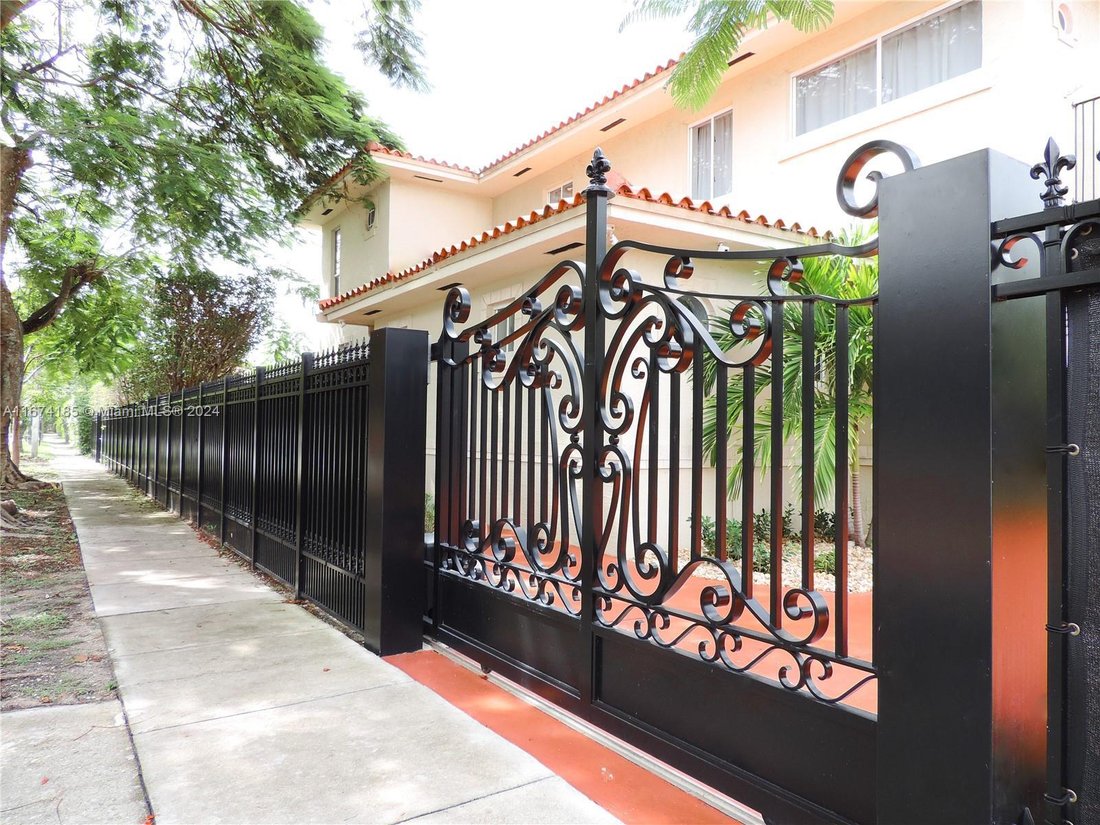 House in Miami, Florida, United States 5 - 16366559