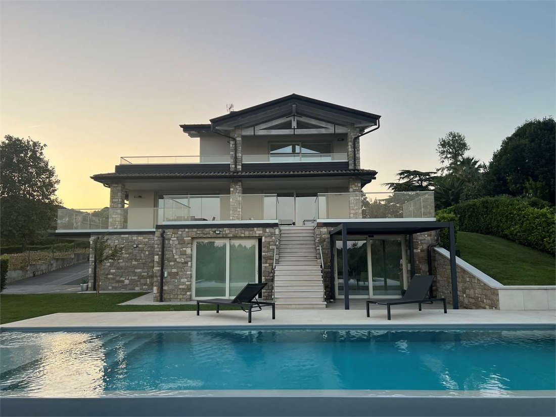 Villa in Moniga del Garda, Lombardy, Italy 1 - 16372100