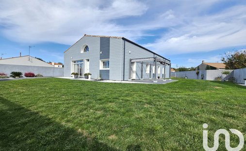 Castle for Sale in Challans, Pays de la Loire, France