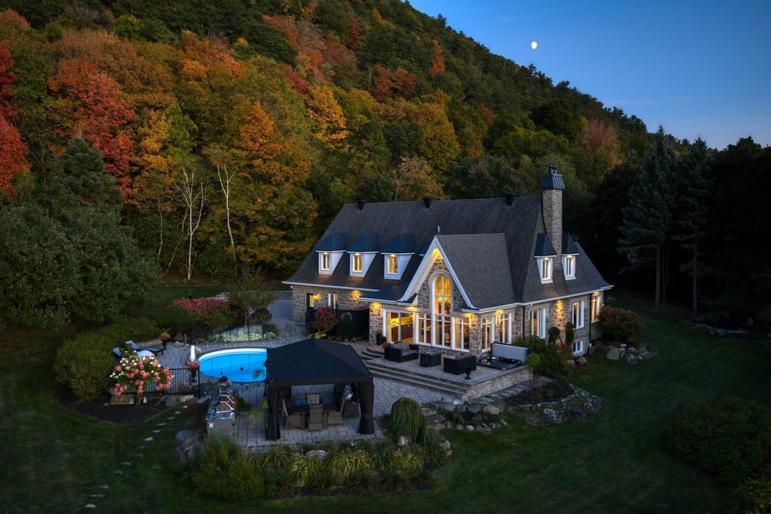 House in Mont-Saint-Hilaire, Quebec, Canada 2 - 16372776