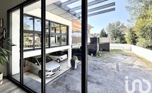 House in Tonkin-Pesque-Saint Julien, Lons, France 1