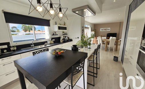 Castle for Sale in Challans, Pays de la Loire, France