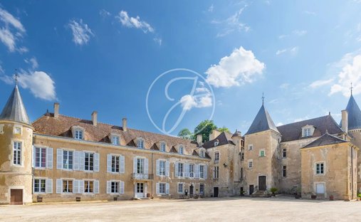 Castle for Sale in Avallon, Bourgogne-Franche-Comté, France