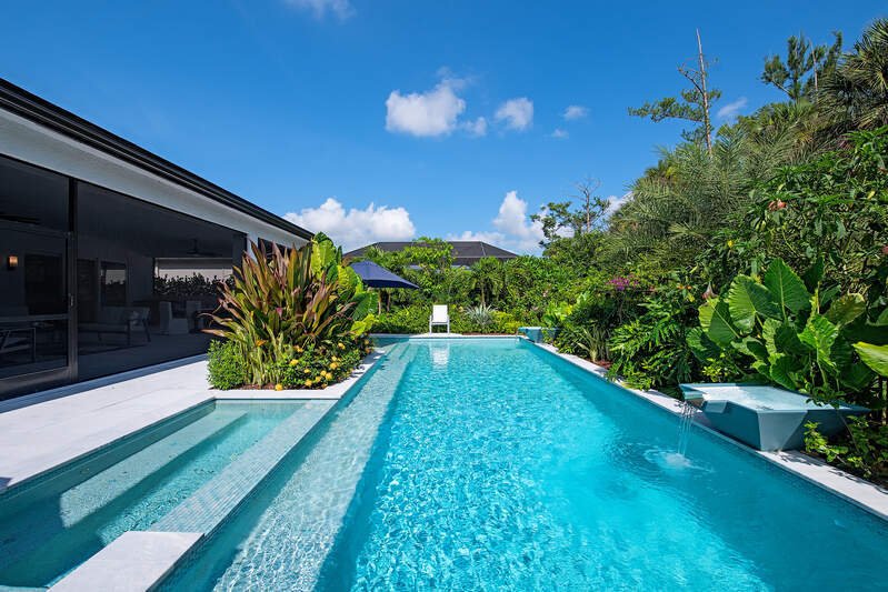 Visual Reference: Luxury Living With Saltwater Pool Spa In Naples Florida United