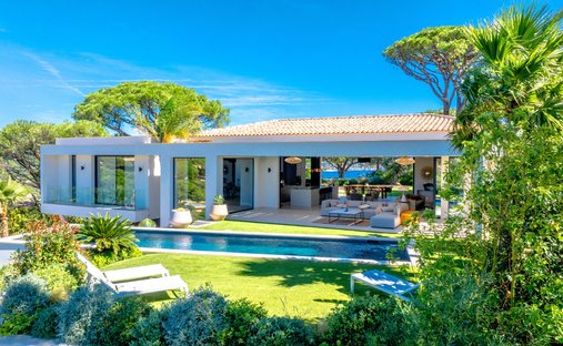 Villa in Ville-Les Saquedes-Le Bouillonnet, Sainte-Maxime, France 1
