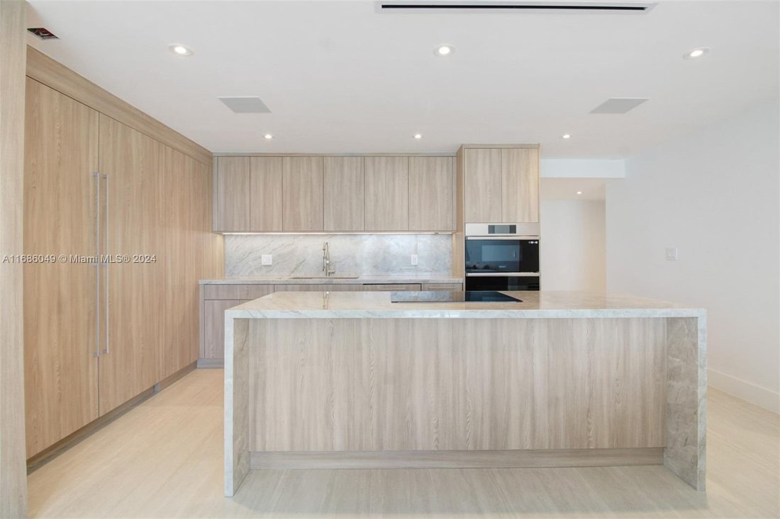 Condo in Miami Beach, Florida, United States 5 - 16366380