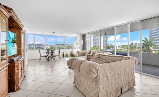 Condo in Miami Beach, Florida, United States 1