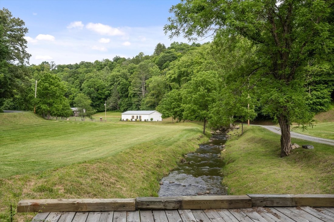 House in Mars Hill, North Carolina, United States 2 - 16367093