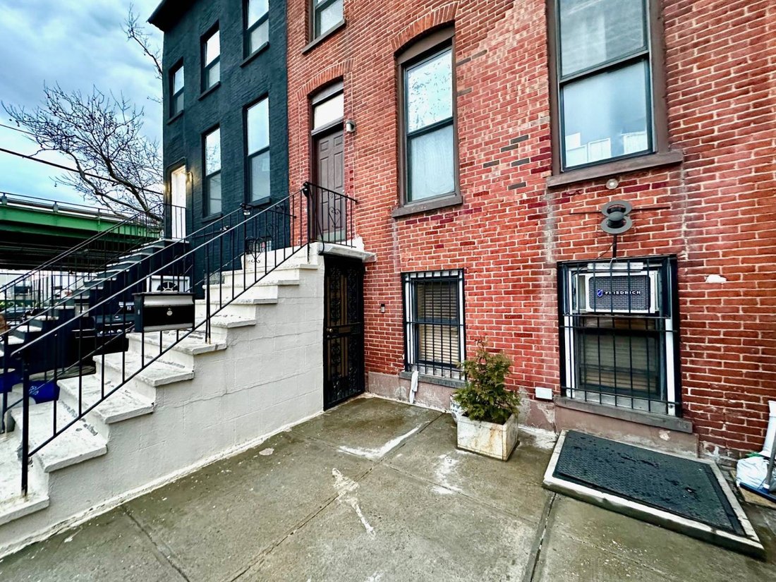House in New York, New York, United States 4 - 16366044