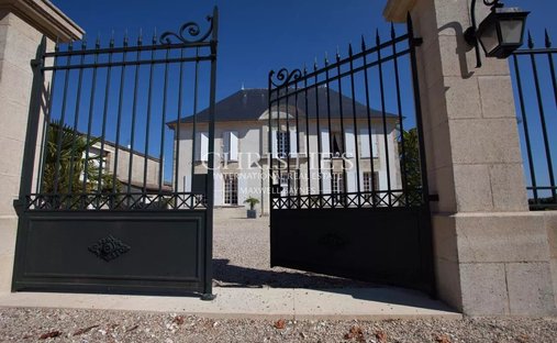 Castle for Sale in Saint-Émilion, Nouvelle-Aquitaine, France