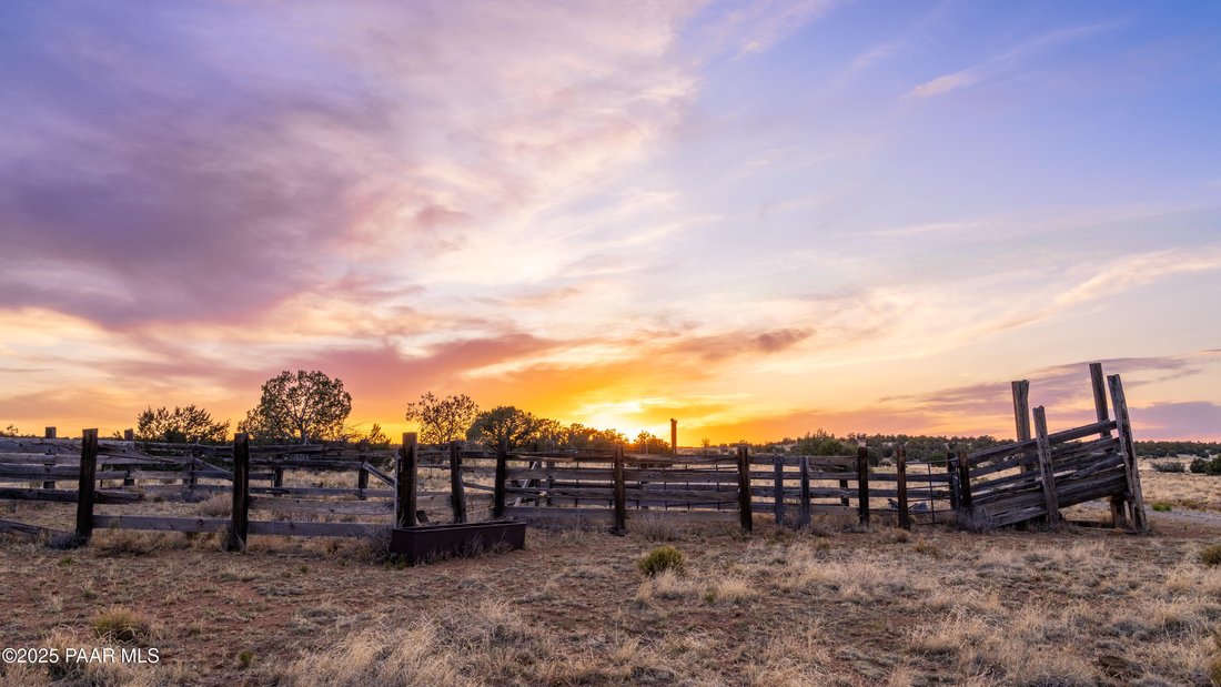 Seligman, Arizona, United States 5 - 16371417