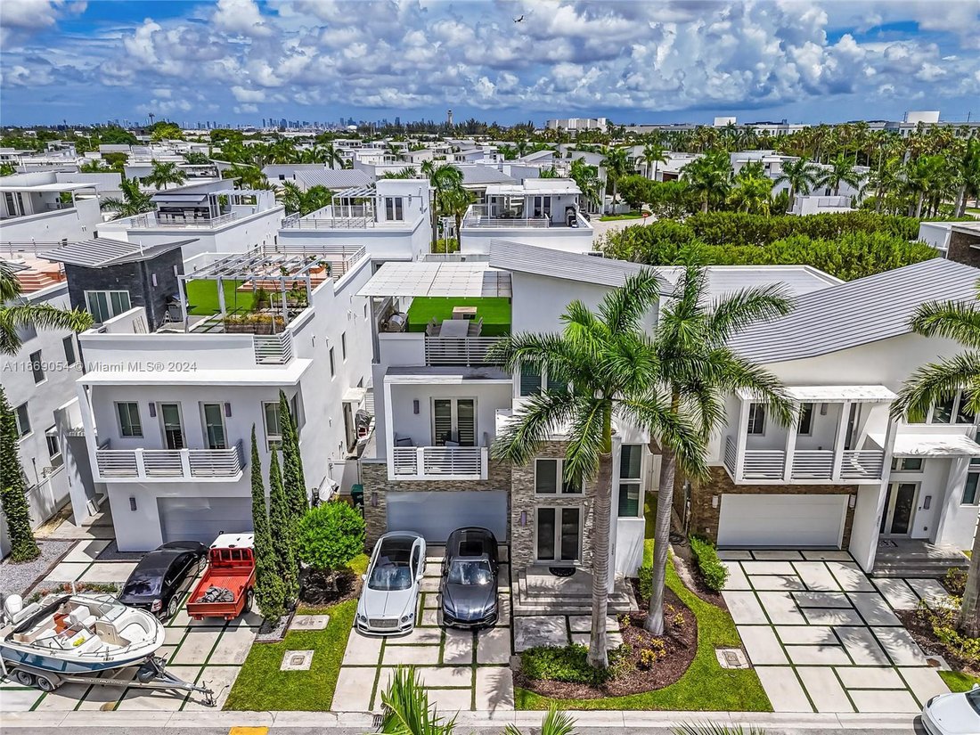 House in Miami Springs, Florida, United States 2 - 16366072