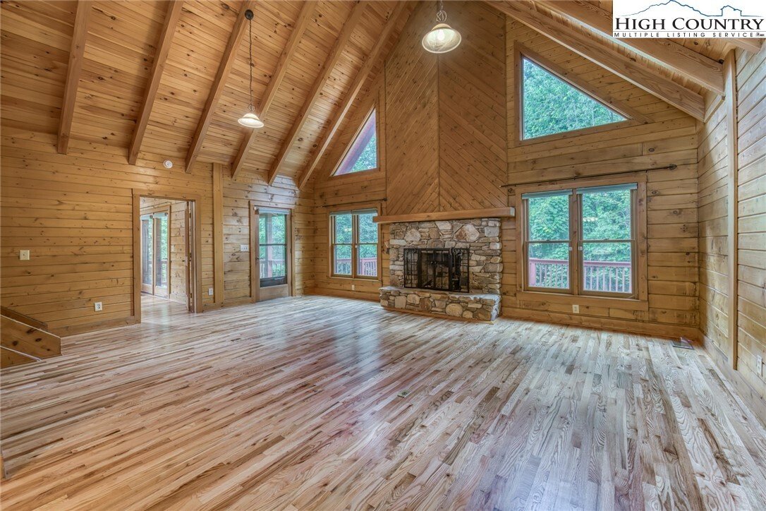 House in Elk Park, North Carolina, United States 4 - 16370788