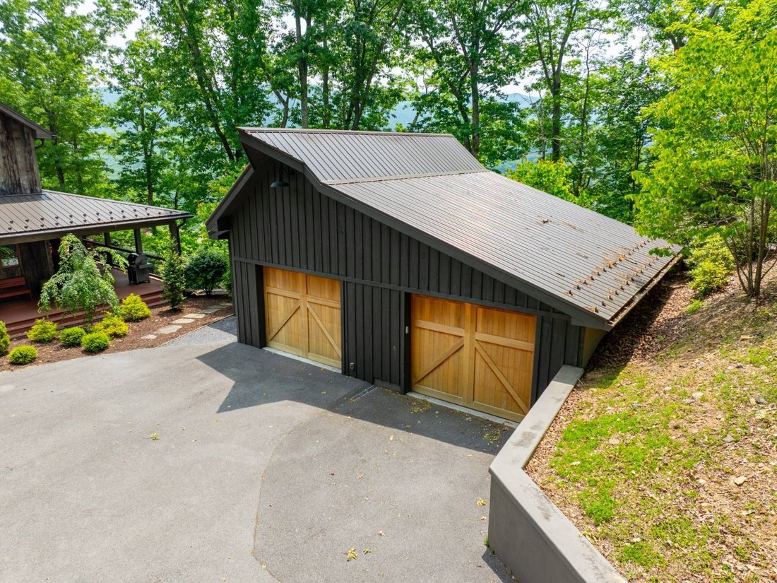 House in White Sulphur Springs, West Virginia, United States 3 - 16366835