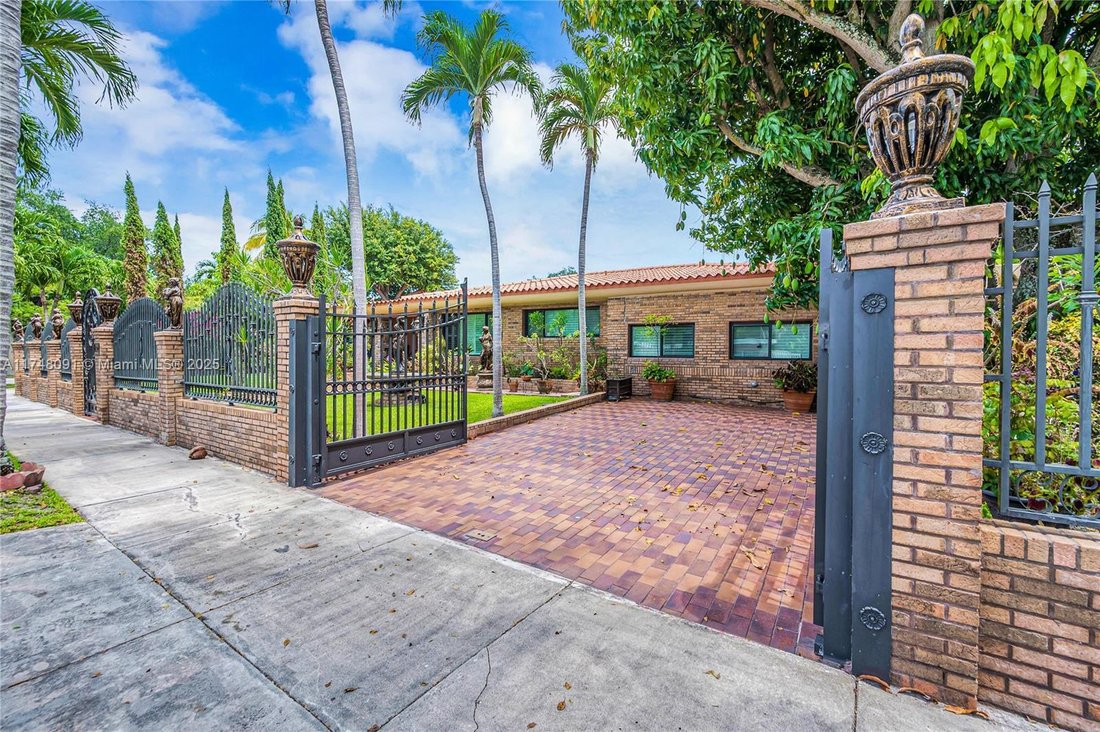 House in Miami, Florida, United States 5 - 16366478