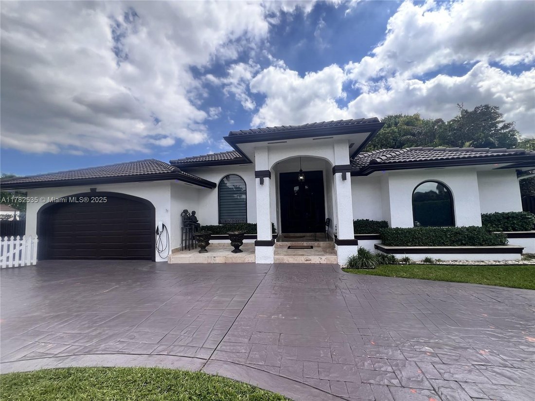 House in Miami, Florida, United States 1 - 16367934