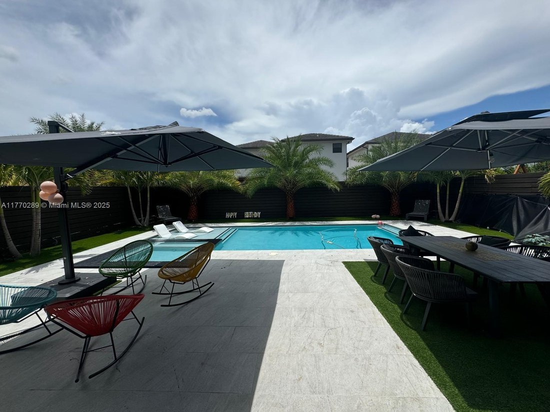 Townhouse in Hialeah, Florida, United States 1 - 16367764