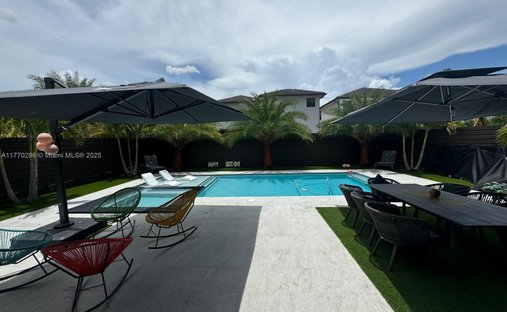 Townhouse in Hialeah, Florida, United States 1