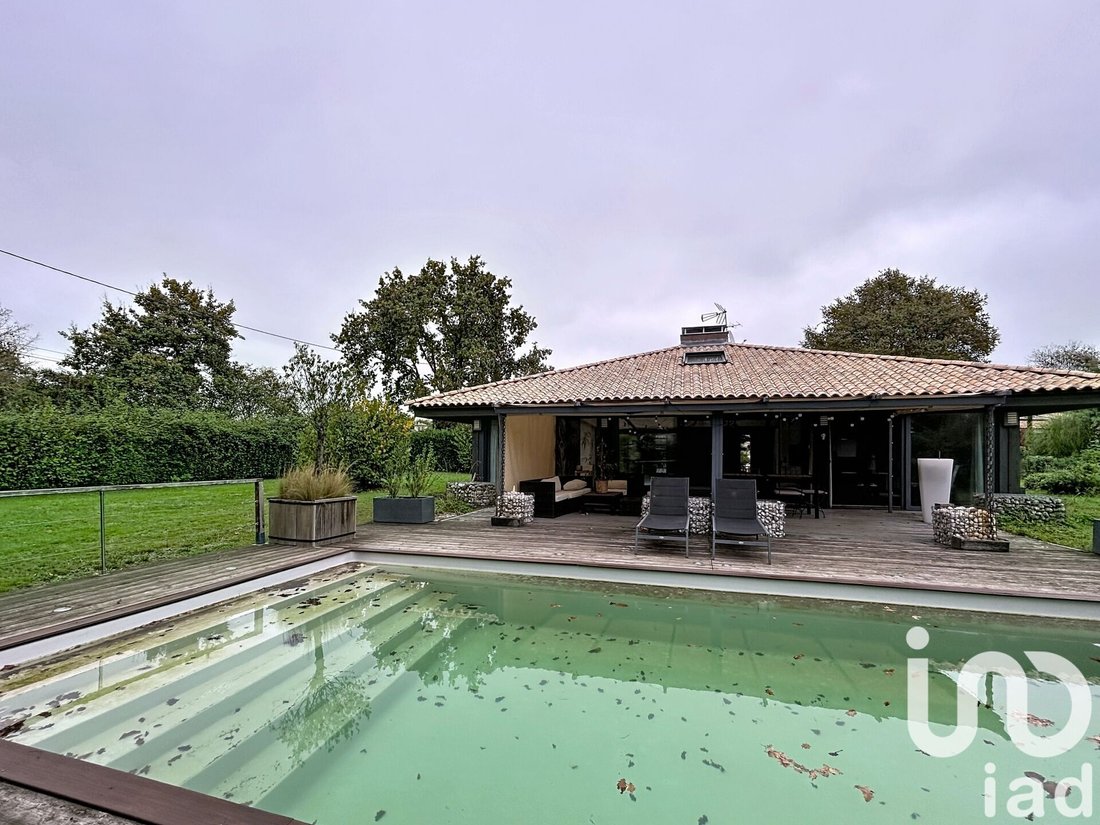 House in Carignan-de-Bordeaux, Nouvelle-Aquitaine, France 1 - 16370238