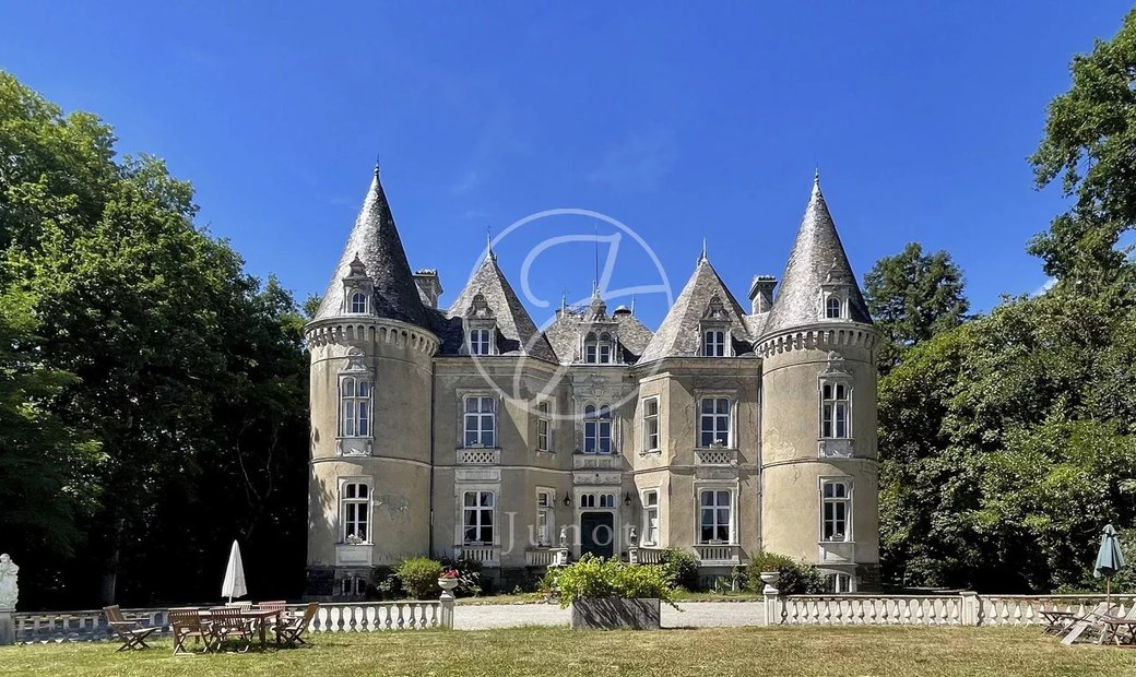 Château Rennes 1200.0 Sqm 9 Bedrooms