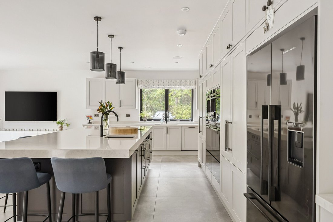 House in Hawks Hill, Fetcham, England 5 - 16372141