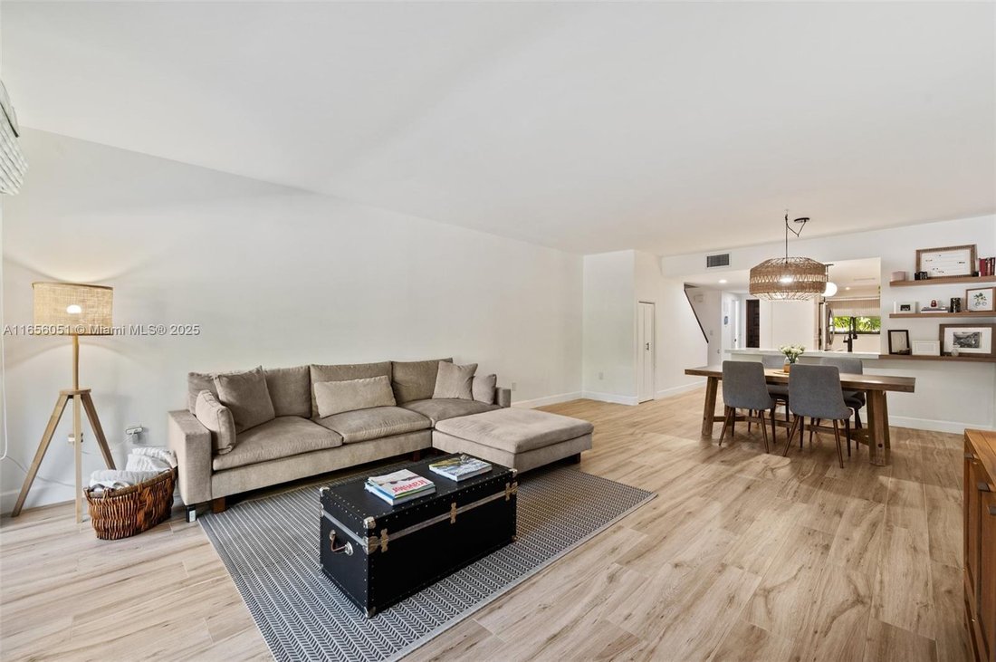 Townhouse in Coral Gables, Florida, United States 1 - 16367845