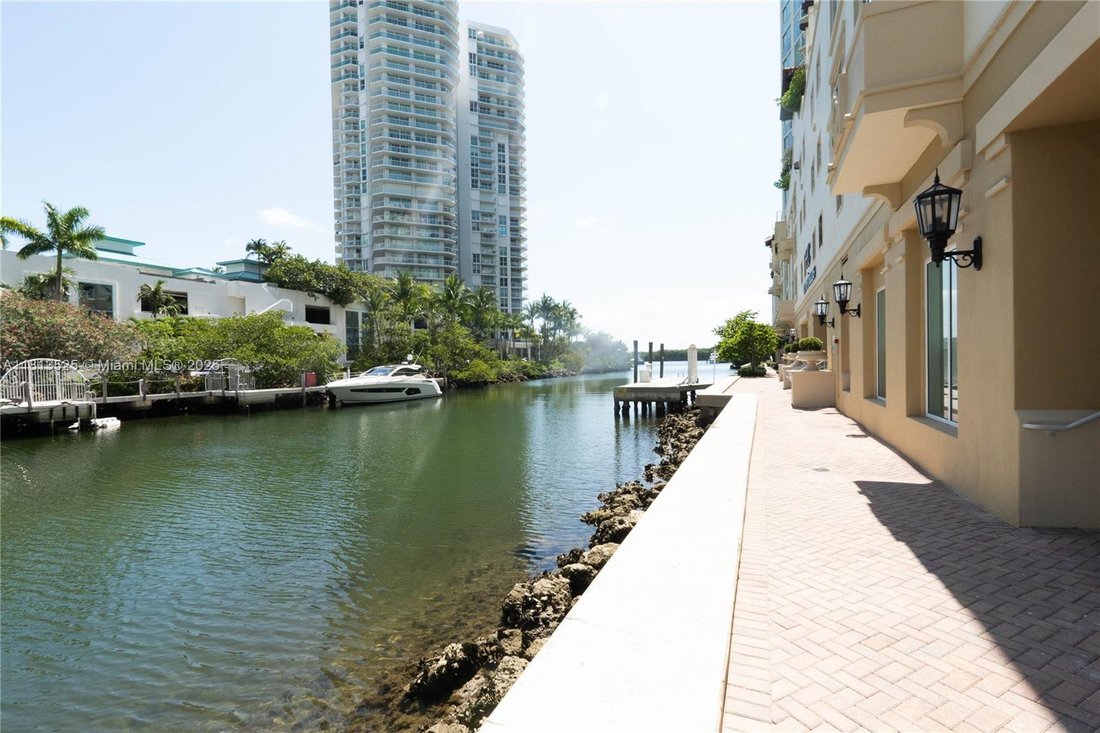 Townhouse in Golden Beach, Florida, United States 1 - 16366109