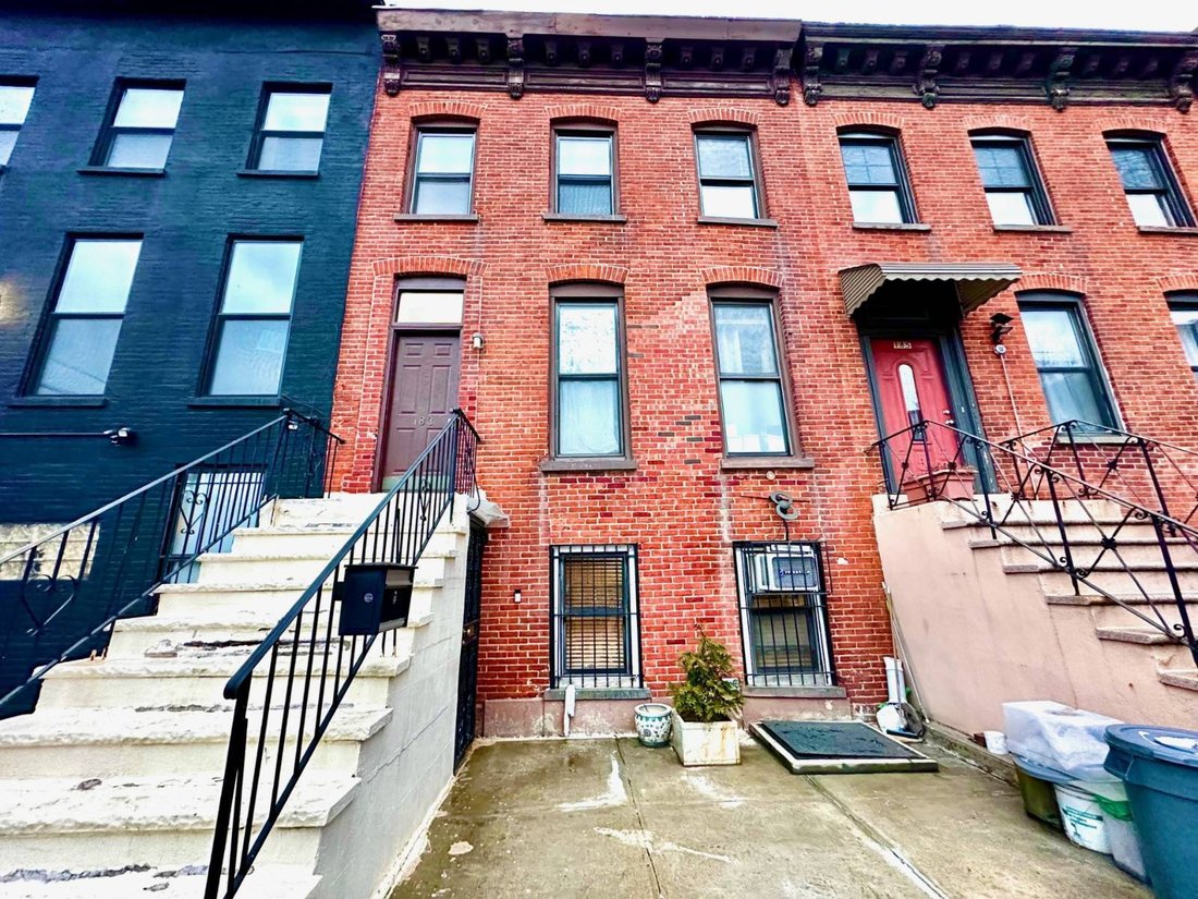 House in New York, New York, United States 1 - 16366044