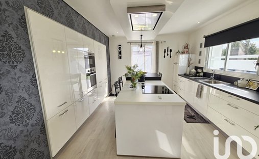 Castle for Sale in Challans, Pays de la Loire, France