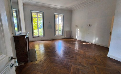 Sumptuous Castle Park Over One Hectare