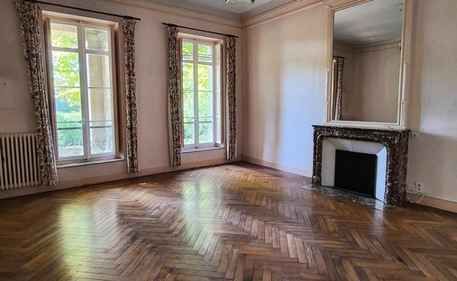 Sumptuous Castle Park Over One Hectare