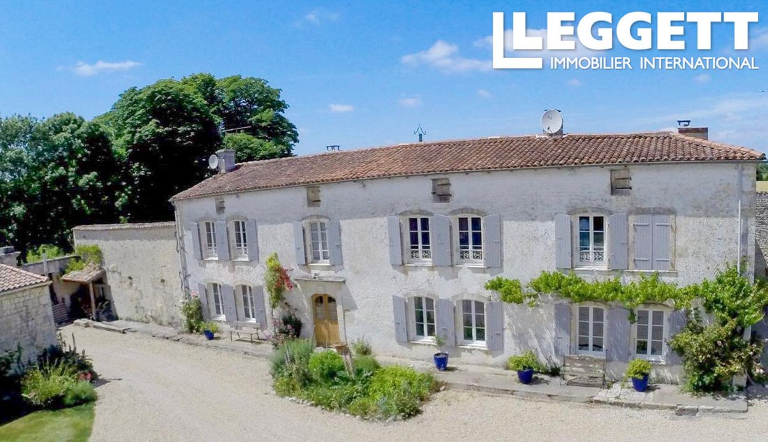 House in Surgères, Nouvelle-Aquitaine, France 1 - 16387768