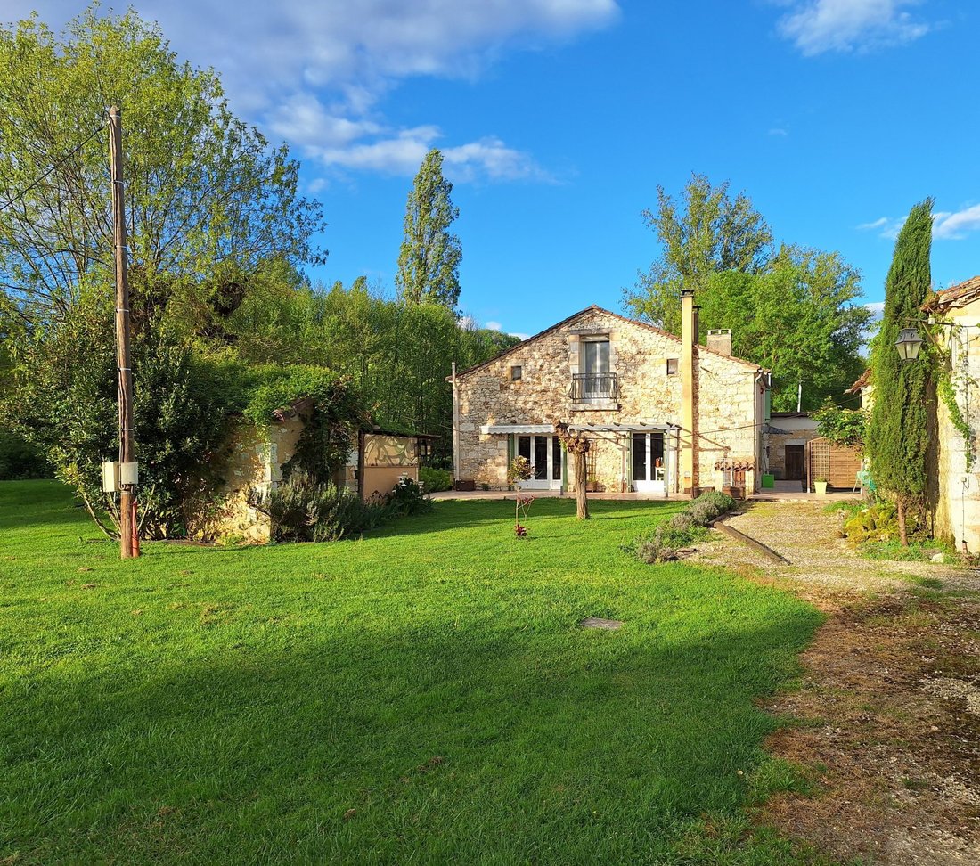 House in Saint-Martin-de-Villereal, Nouvelle-Aquitaine, France 1 - 16318616