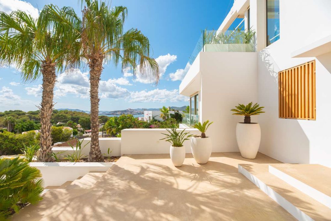 Villa in Cap Martinet, Santa Eularia des Riu, Balearic Islands 1 - 16386785
