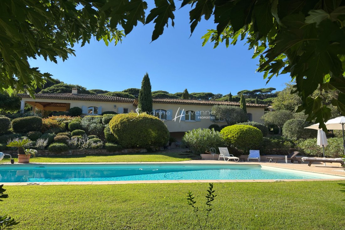 Villa in La Croix-Valmer, Provence-Alpes-Côte d'Azur, France 1 - 16390313