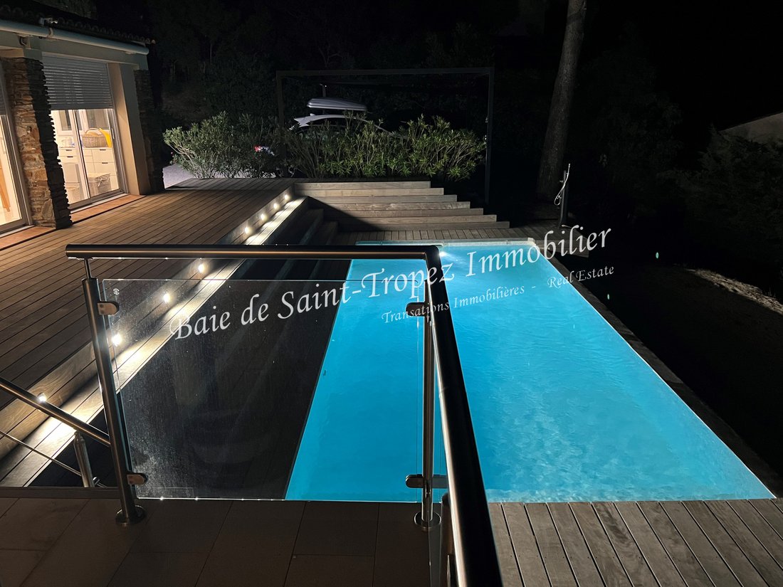 Villa in La Croix-Valmer, Provence-Alpes-Côte d'Azur, France 4 - 16387686
