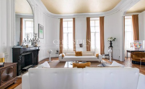 Estate in Hôtel de Ville-Quinconce-Saint Seurin-Fondaudège, Bordeaux, France 1
