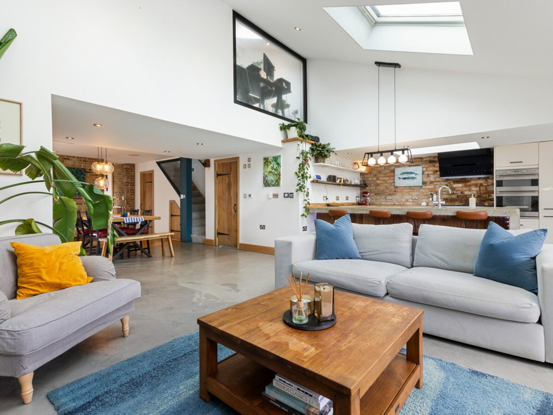 House in Burgess Hill, England 1 - 16390360
