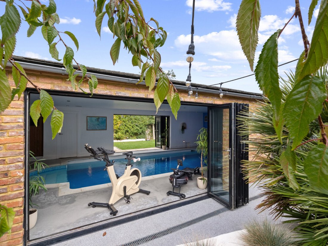 House in Burgess Hill, England 5 - 16390360