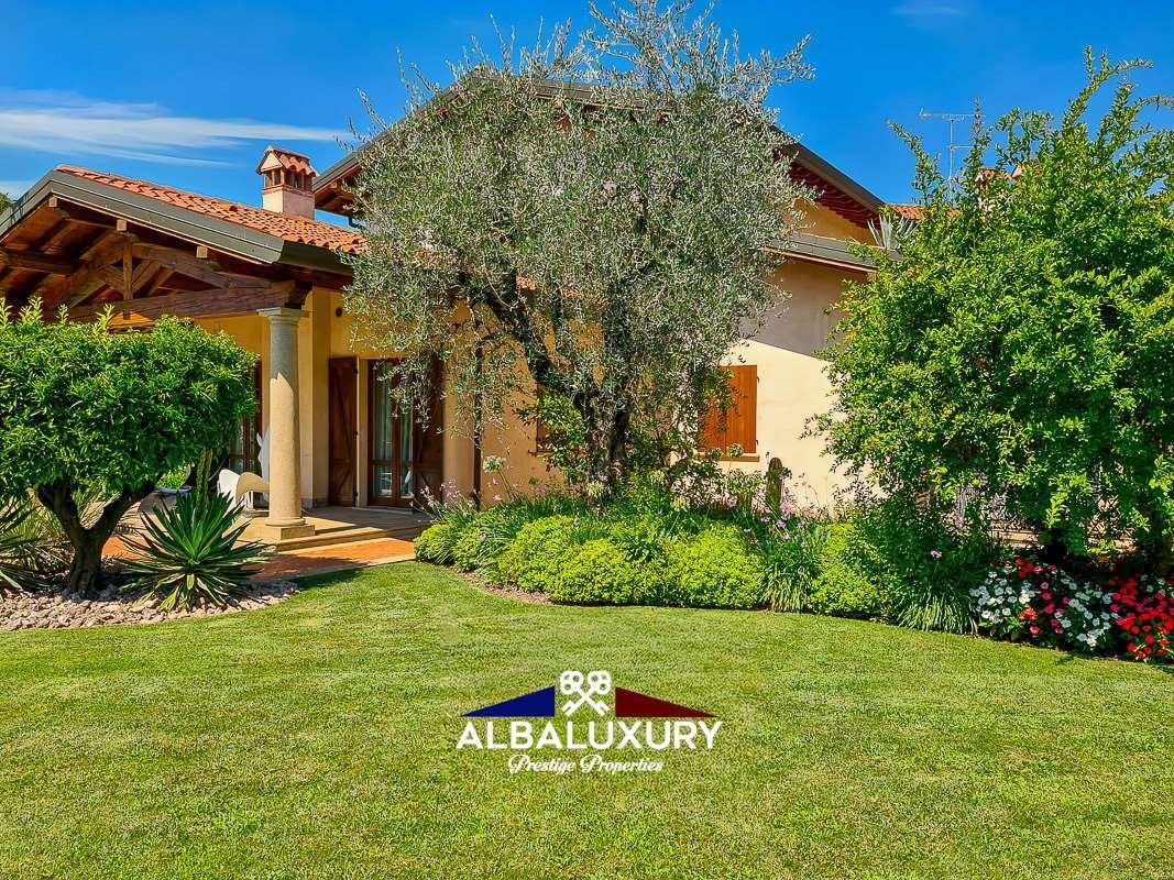 Villa in Padenghe sul Garda, Lombardy, Italy 3 - 16362136
