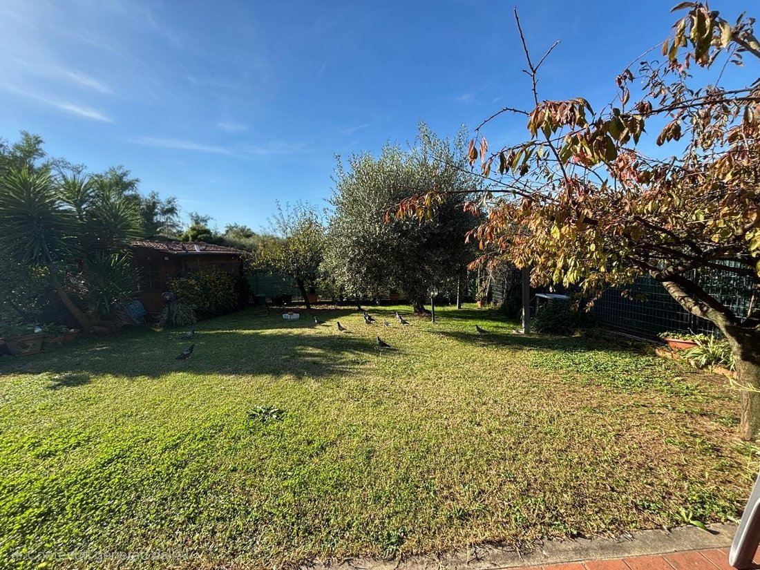 Villa in Center, Massa, Italy 3 - 16387587