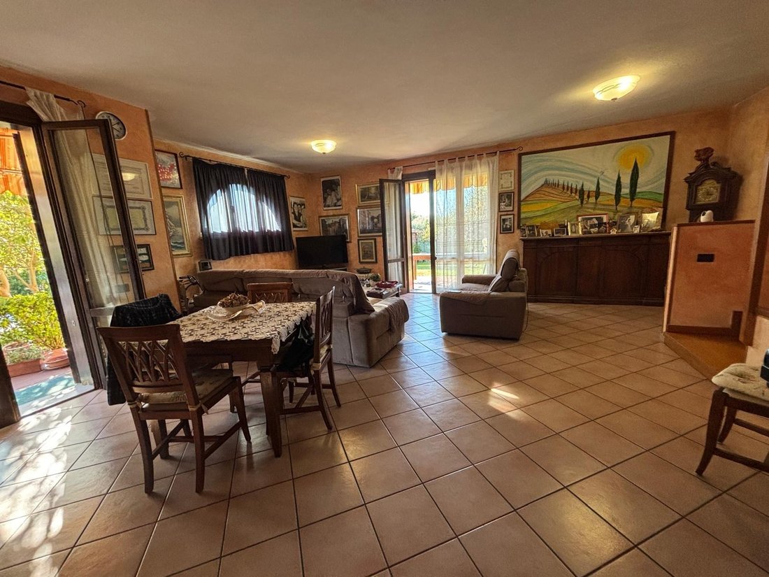 Villa in Center, Massa, Italy 4 - 16387587