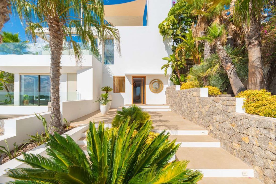 Villa in Cap Martinet, Santa Eularia des Riu, Balearic Islands 2 - 16386785