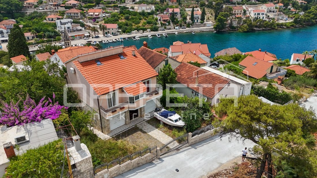 House in Splitska, Split-Dalmatia County, Croatia 1 - 16290926