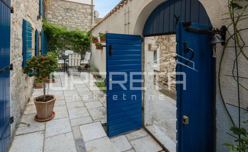 Haus in Murter, Gespanschaft Šibenik-Knin, Kroatien 1